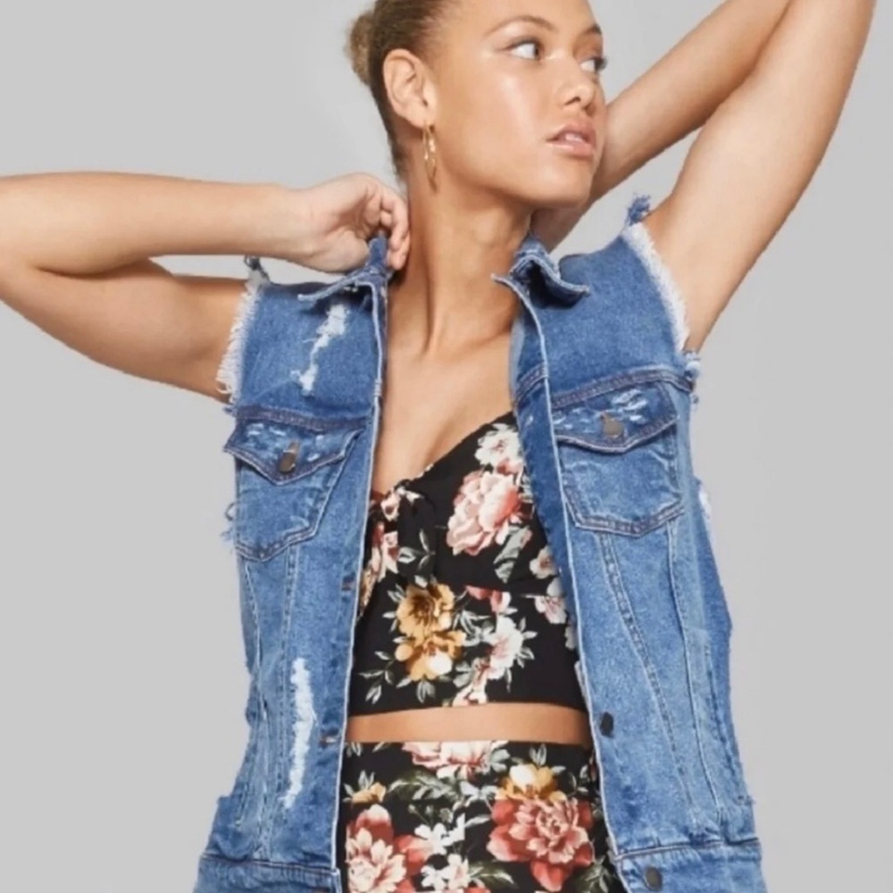Wild Fable Women’s Blue Denim Sleeveless Distressed Jean Vest NWT